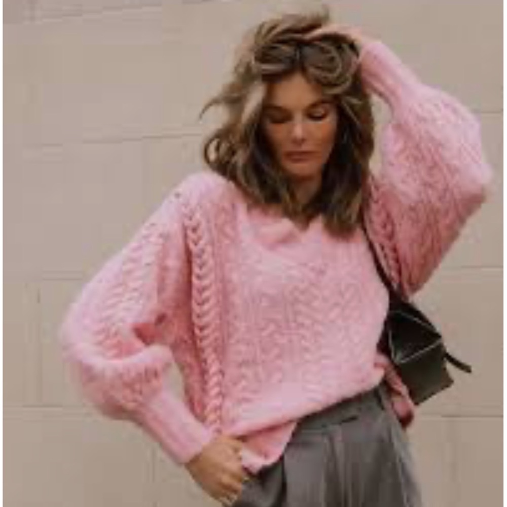 Zara pink v neck oversized crinkly knit sweater size M 🩷💞💕💓💗